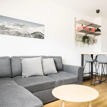 Apartament Alba4 *